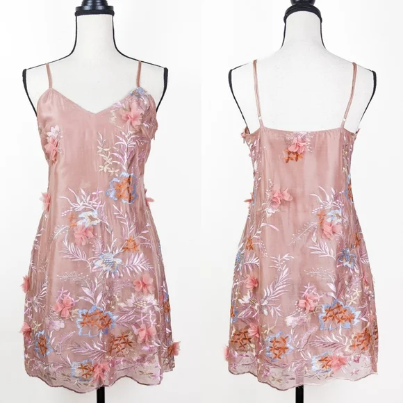 NWT Storia Embroidered Floral Mini Slip Dress, Size Medium - Picture 2 of 5